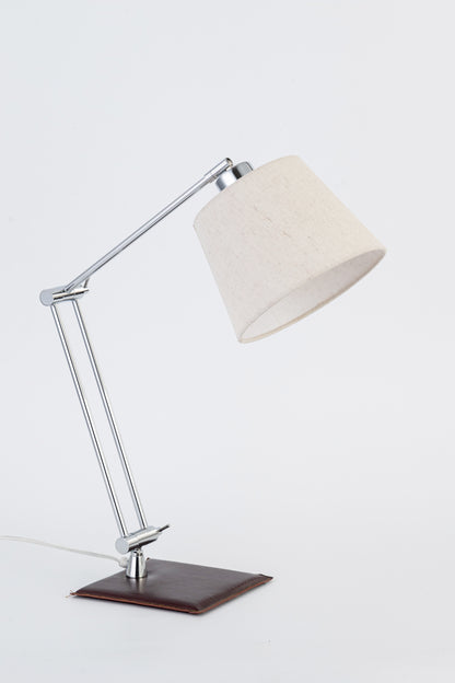 ARTICULADA ESCRITORIO CUERO